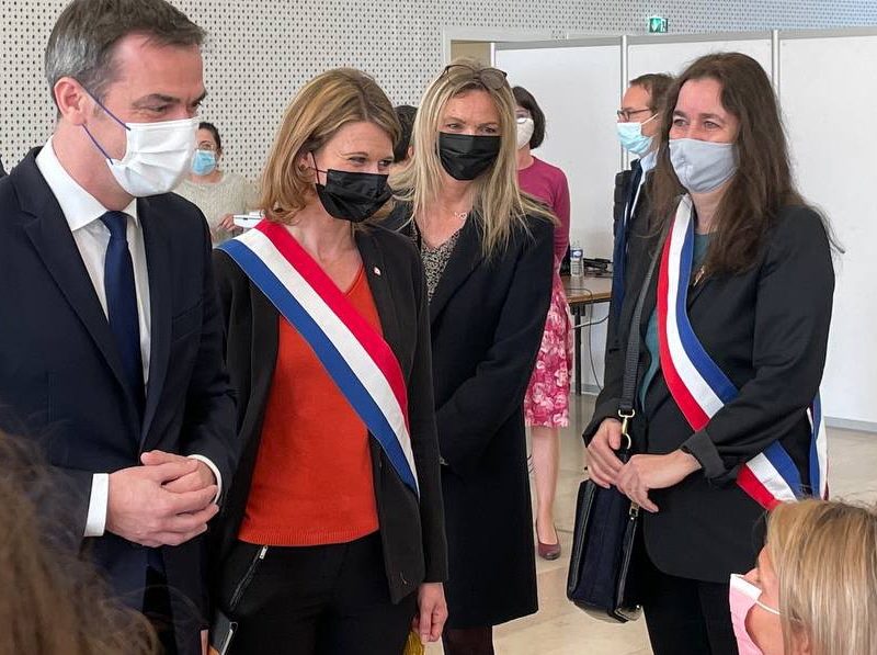 J’accueille le ministre Olivier Véran au centre de vaccination de Montrouge